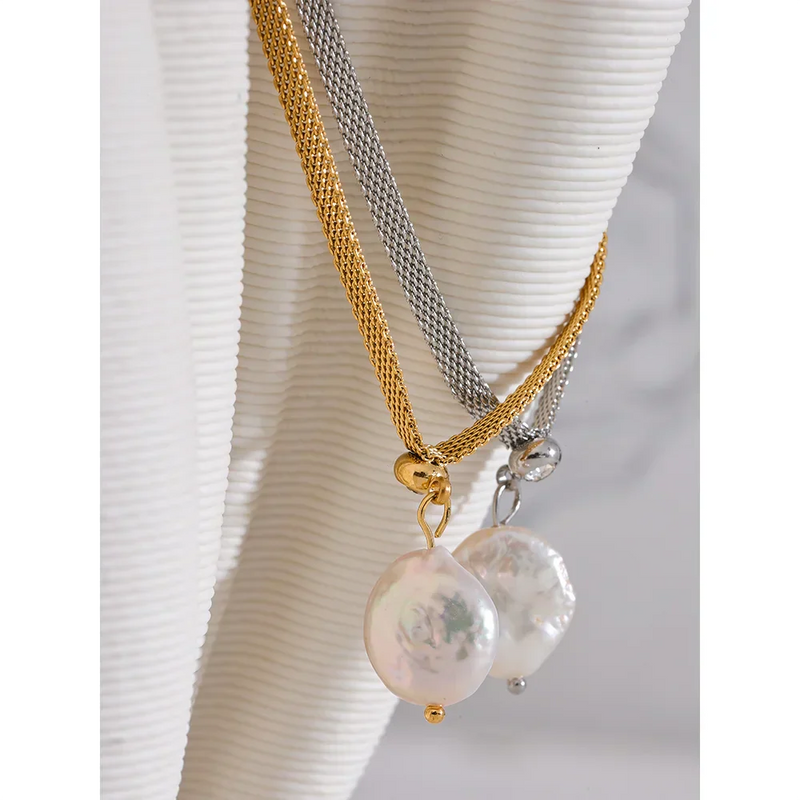 Collar de acero inoxidable y perlas