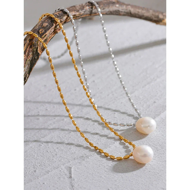 Collar de acero inoxidable y perlas